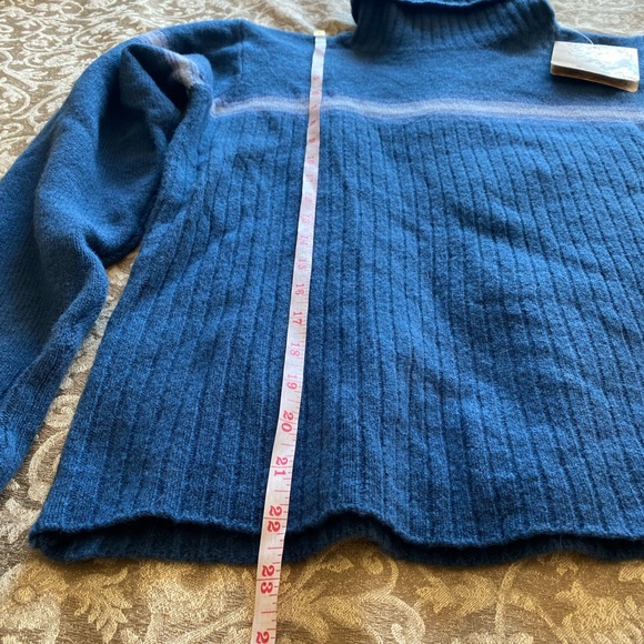 NWT Columbia Lambswool Turtleneck Sweater - Picture 6 of 7